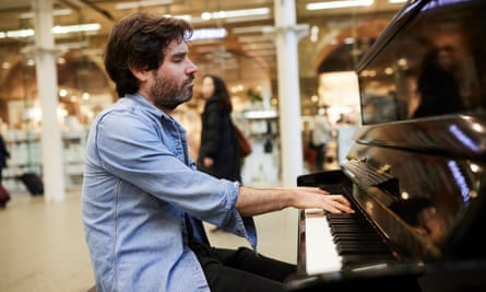 Joseph Smith from the Guardian plays the piano in St Pancras station.
