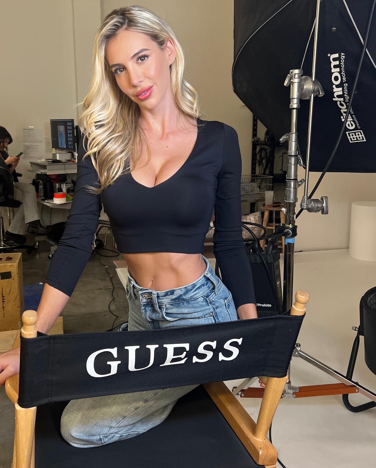 Teresi stunned fans in her latest post, posing in a black crop top and jeans