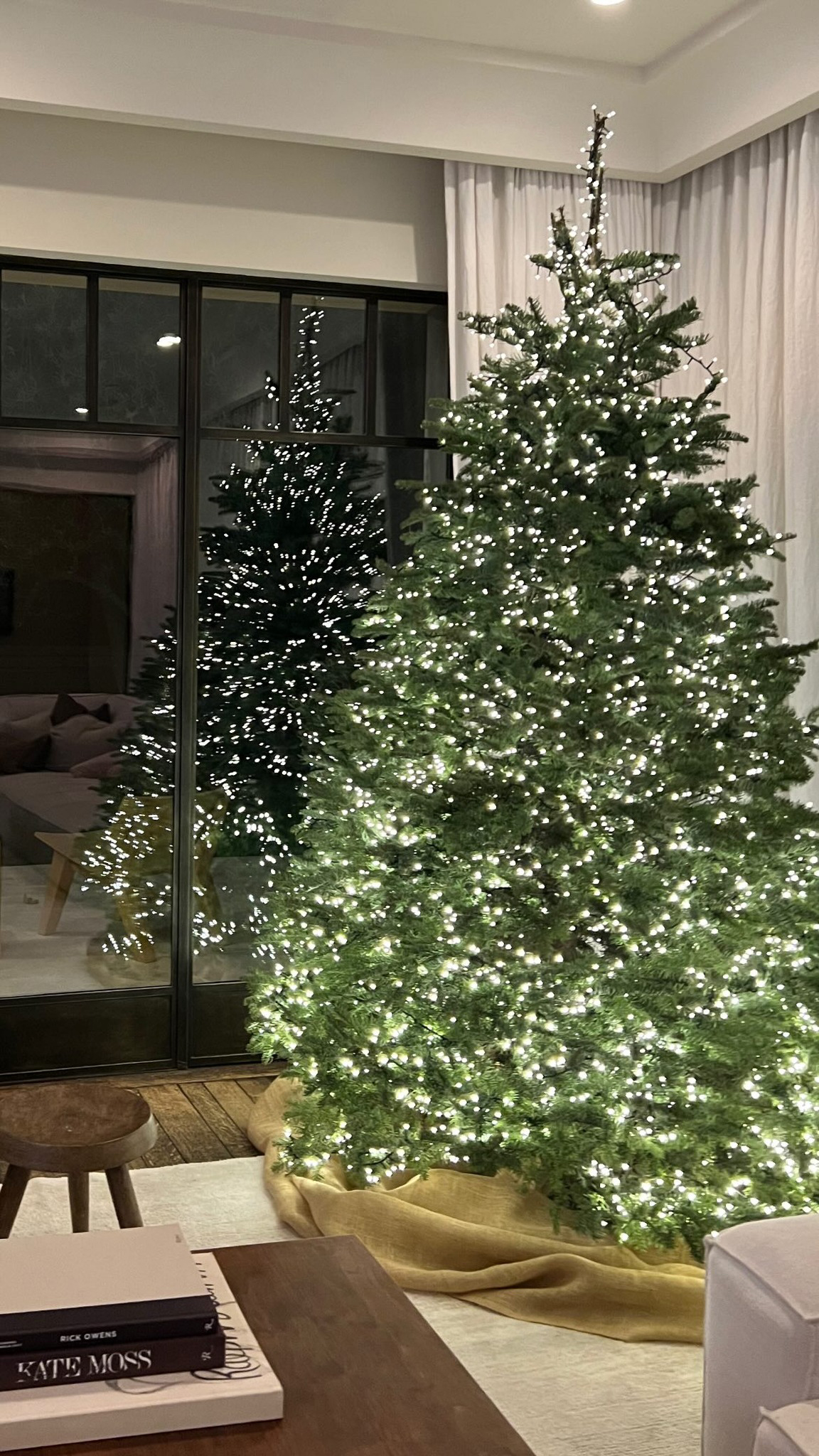 Kourtney showed off her Christmas tree covered in lights