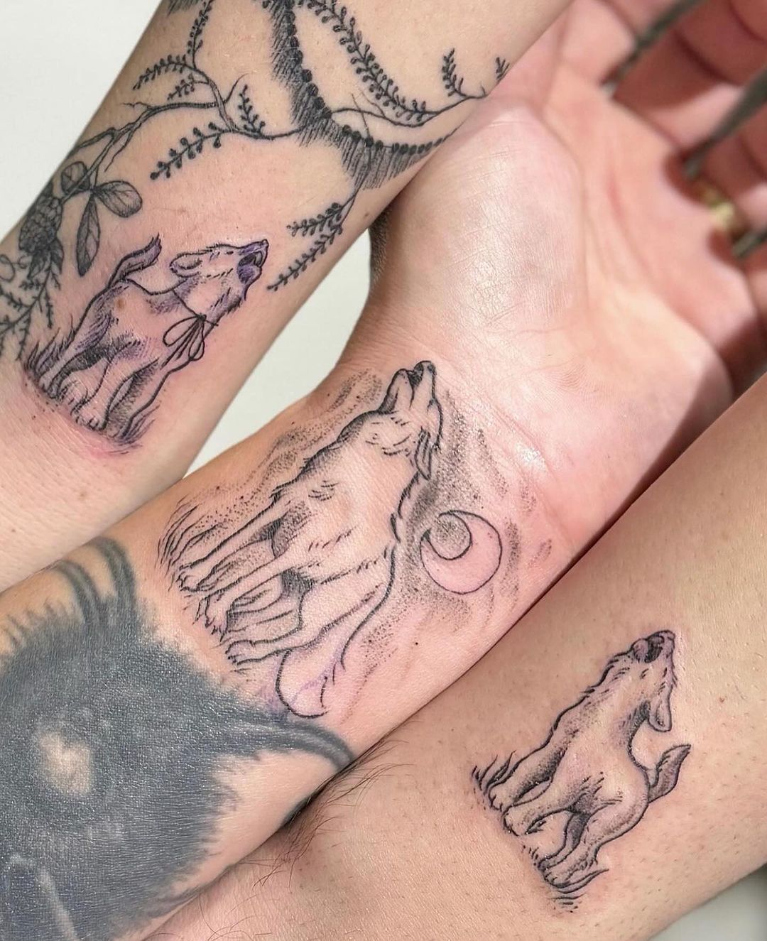 With her two children, Danielle got a mama wolf with two baby wolves