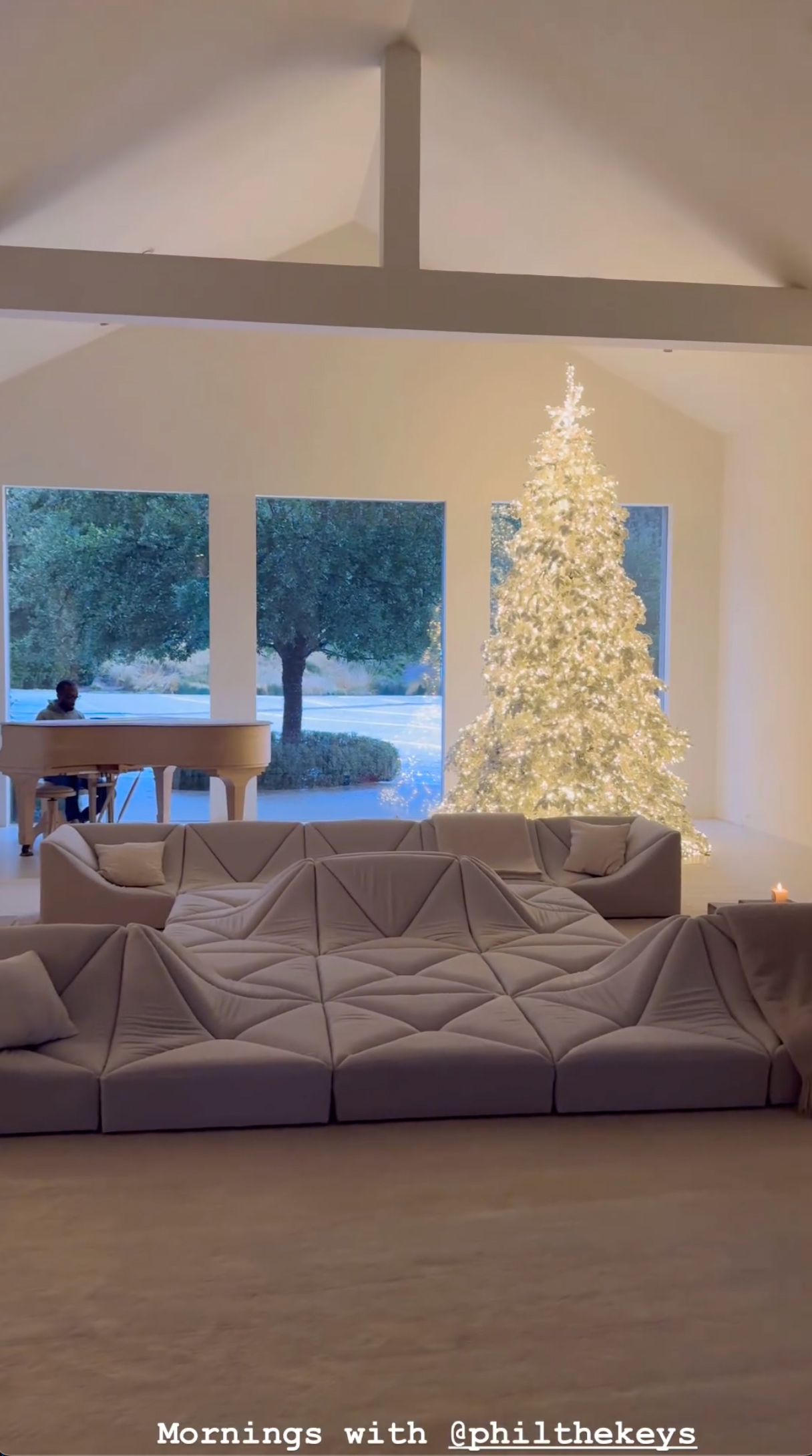 The Kardashians star showed off her huge Christmas tree and piano player