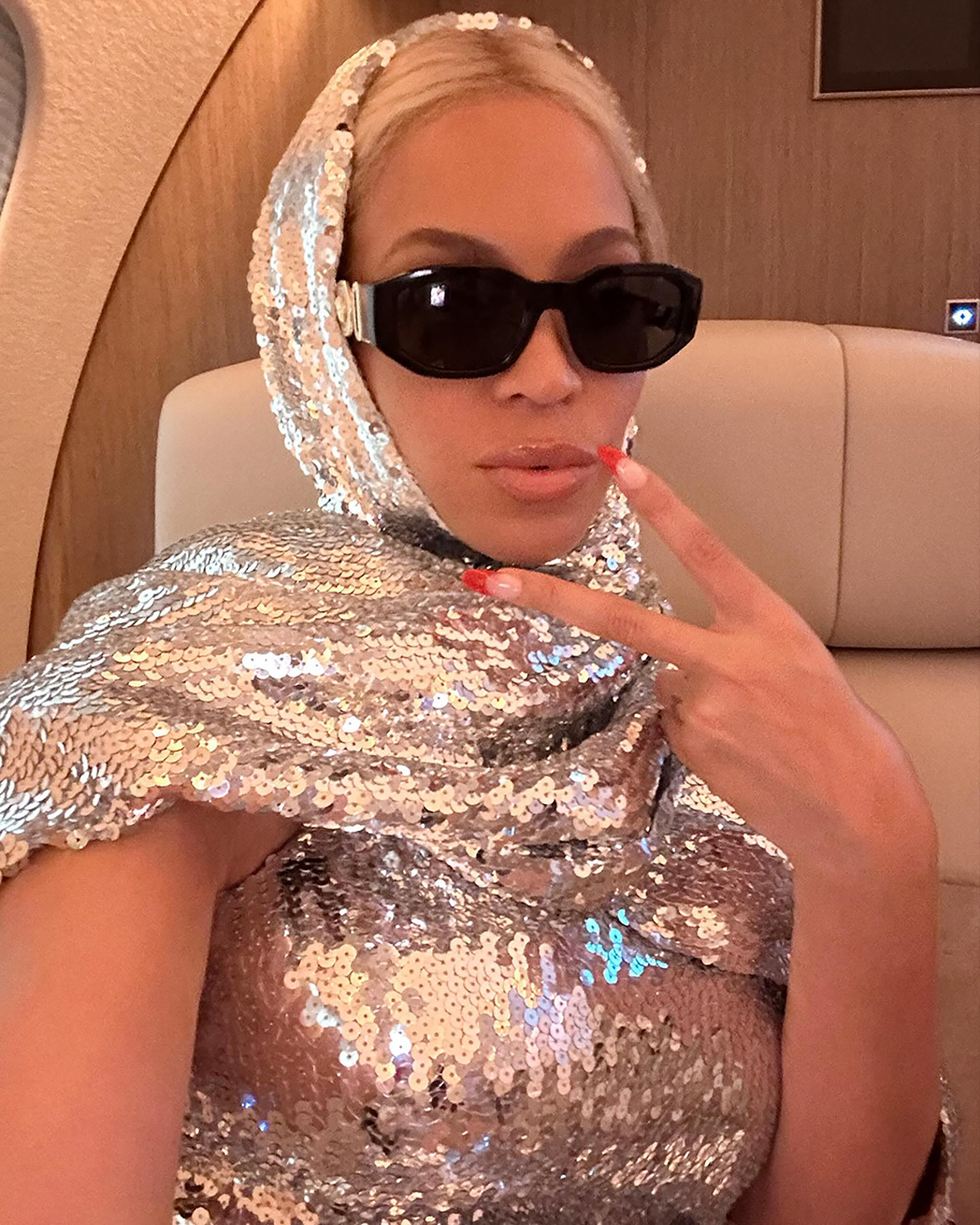 Beyonce also posed for a selfie on her private jet