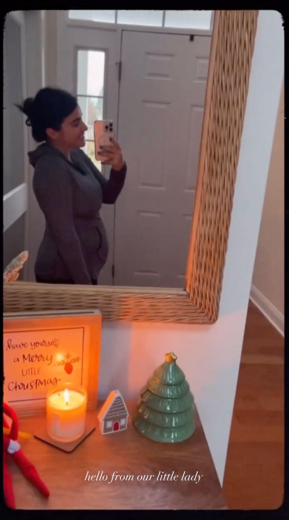 Lauren Comeau showed off her baby bump in a mirror selfie