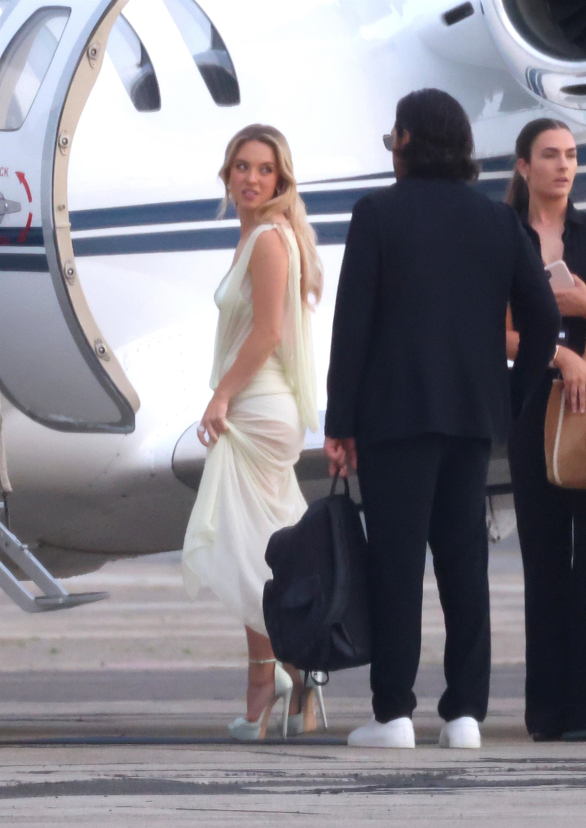 Sweeney and Davino board a private jet out of Sydney, Australia, after her movie premiere