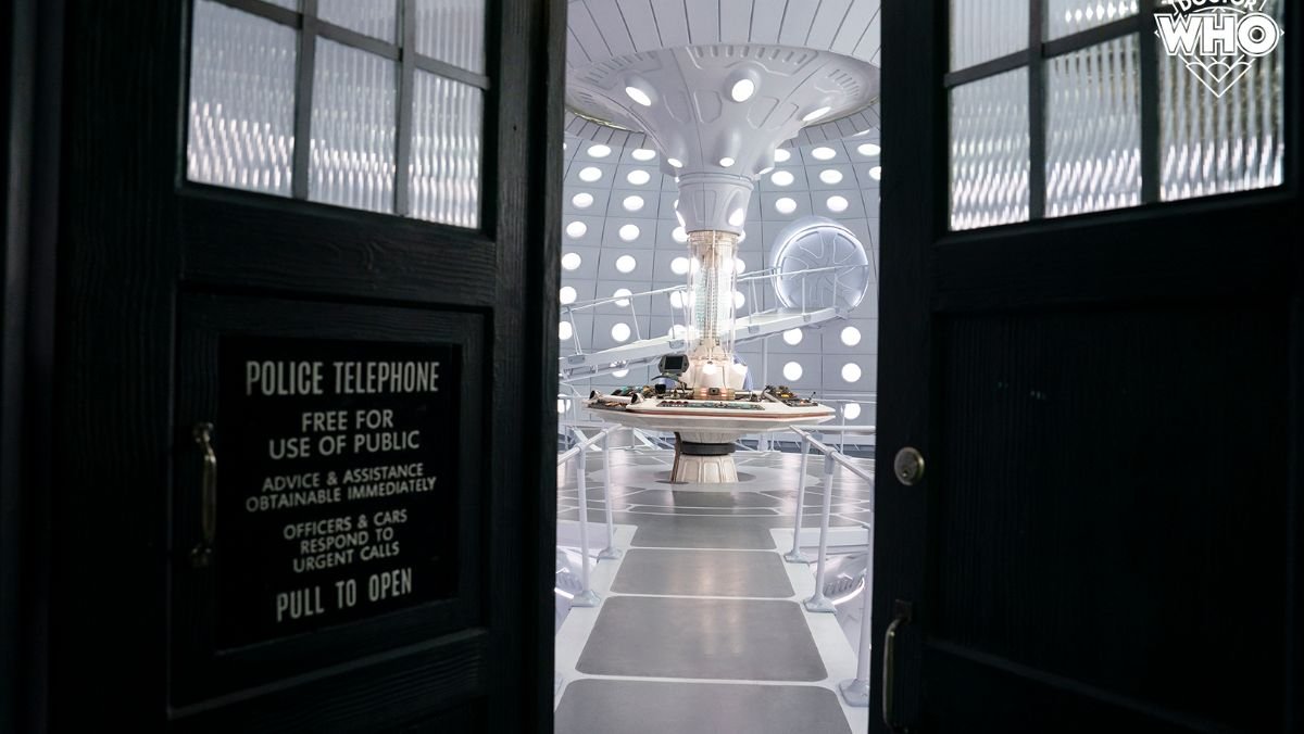 Doctor Who TARDIS interior (1)
