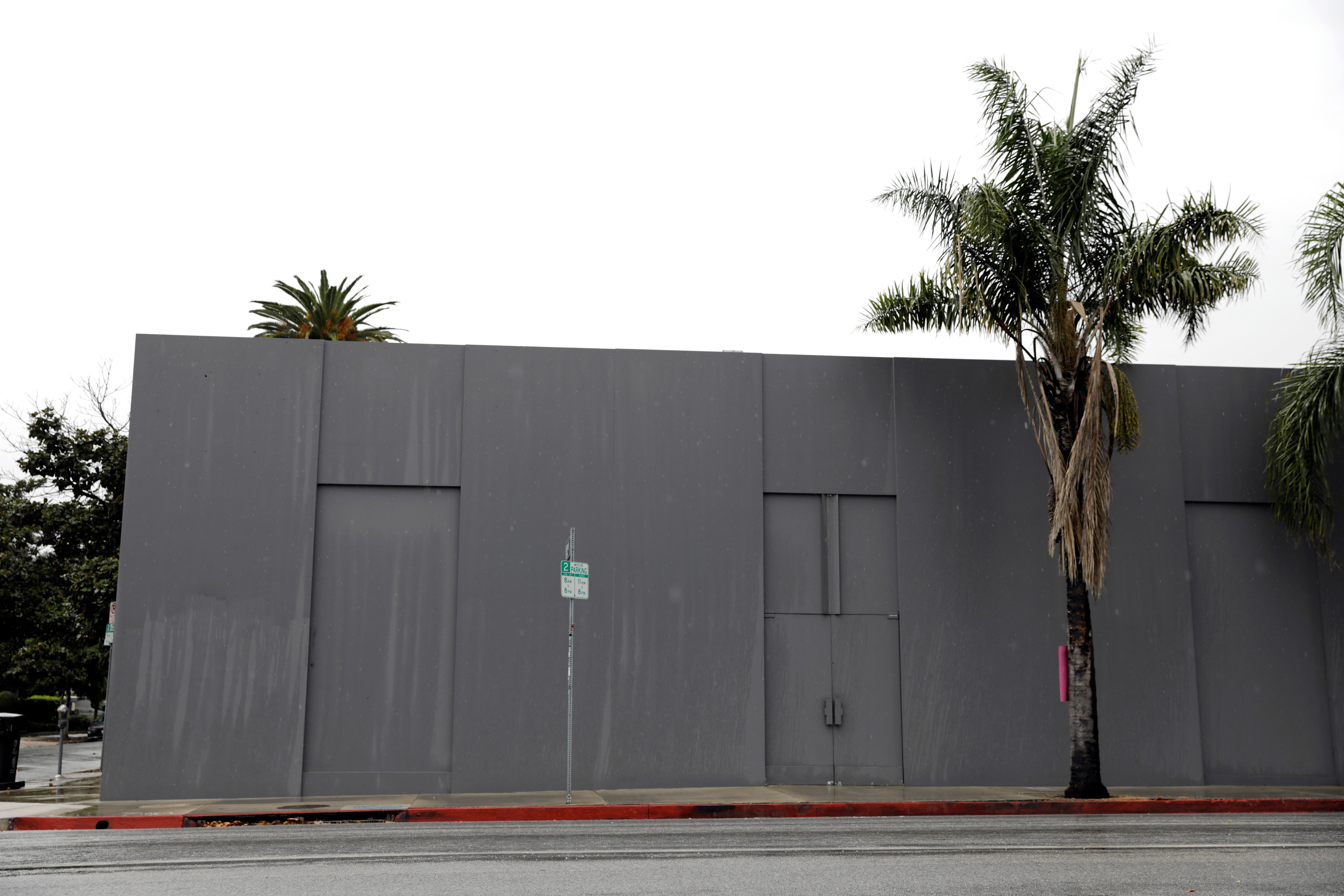 The rapper's huge Yeezy HQ on Melrose Avenue in Westhollywood was painted grey