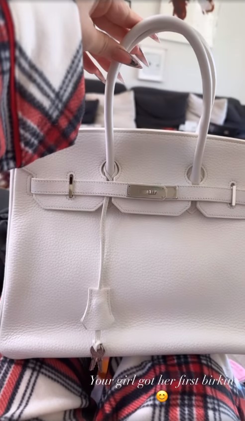 She also flaunted a Birkin bag, which was a gift from her dad