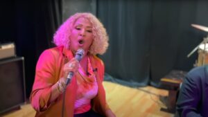 Darlene Love Sings "Christmas" to David Letterman for First Time in Nine Years