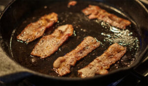 Bacon cooking in a cast iron skille