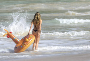 Heidi Klum showed off her booty while enjoying the Caribbean waves