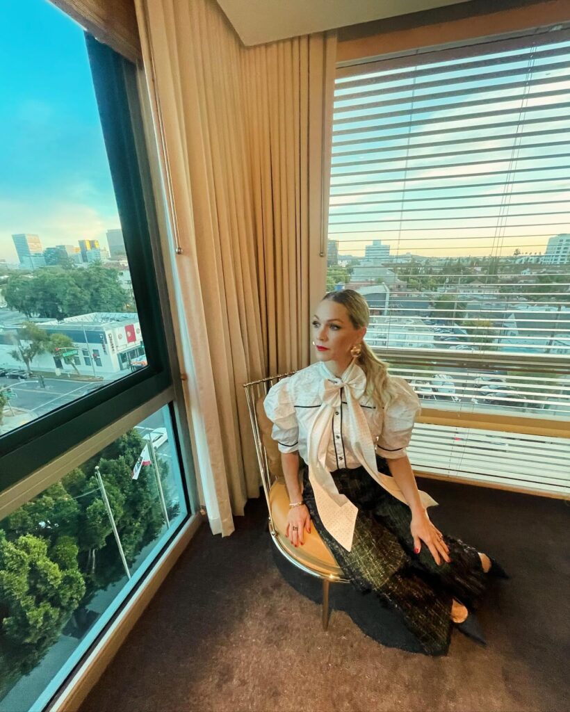 Beverly Hills, 90210 alum Jennie Garth shared multiple stylish selfies on her Instagram account
