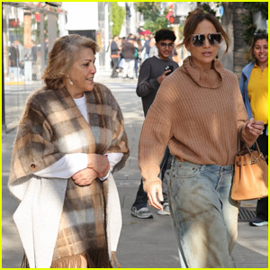 Jennifer Lopez Does Some Last Minute Christmas Shopping with Mom Guadalupe Rodriguez