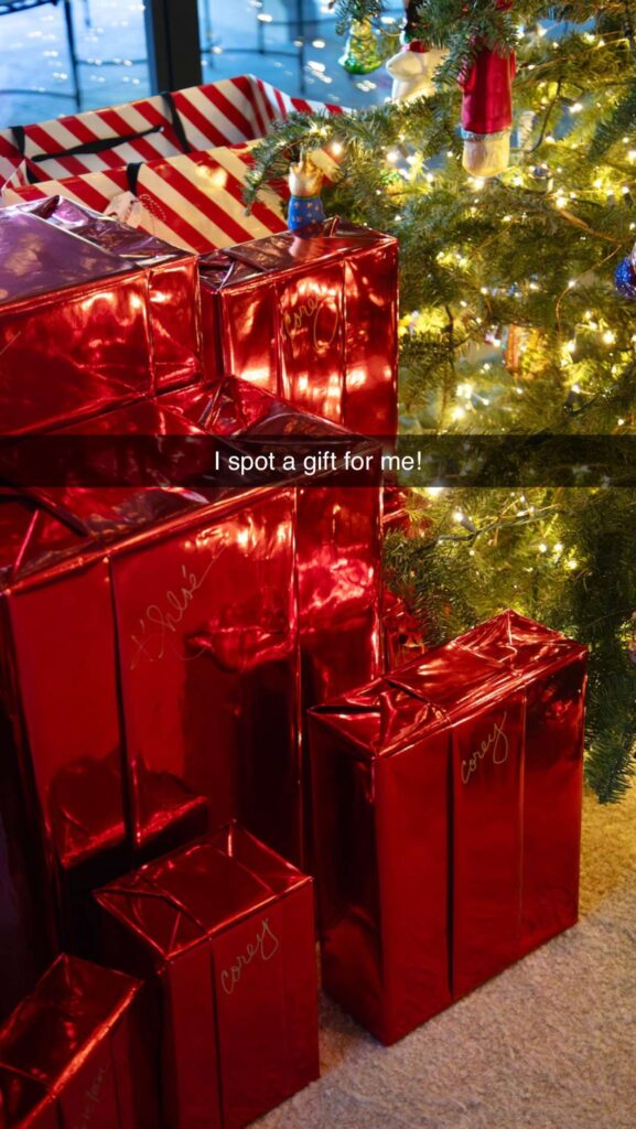 Khloe Kardashian showed off her family's gift wrapping skills