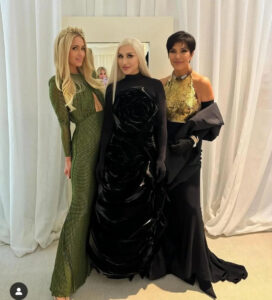 Fans were left stunned after viewing a picture of Paris Hilton and Kris Jenner