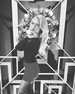 Maggie Sajak had fans gushing over her appearance in a new holiday photo