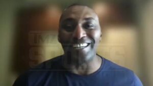 Metta World Peace Approves Lakers' In-Season Tournament Banner, 'It Counts!'