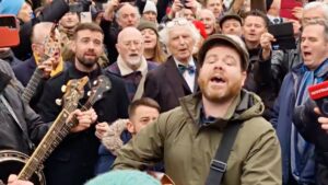 Mourners Sing Shane MacGowan’s Songs on the Streets: Watch