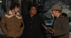 Angus Tully (Dominic Sessa), Mary Lamb (Da’Vine Joy Randolph), and Paul Hunham (Paul Giamatti) stand outside at night in the snow in The Holdovers