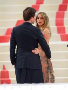 Rob Pattinson and Suki Waterhouse arrive at The 2023 Met Gala Celebrating "Karl Lagerfeld: A Line Of Beauty" on May 1, 2023 in New York City