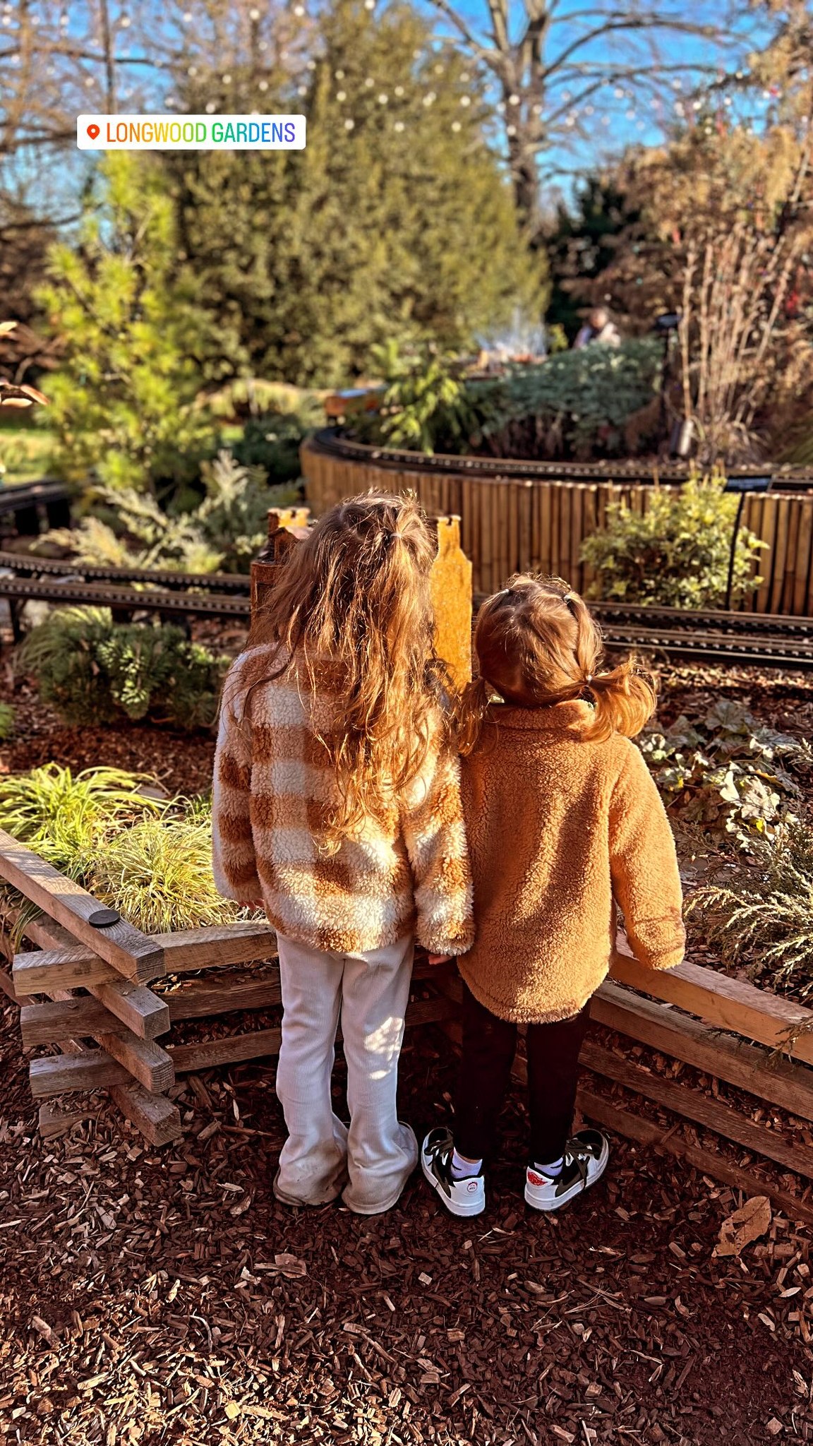 Jinger posted a rare photo of her two daughters