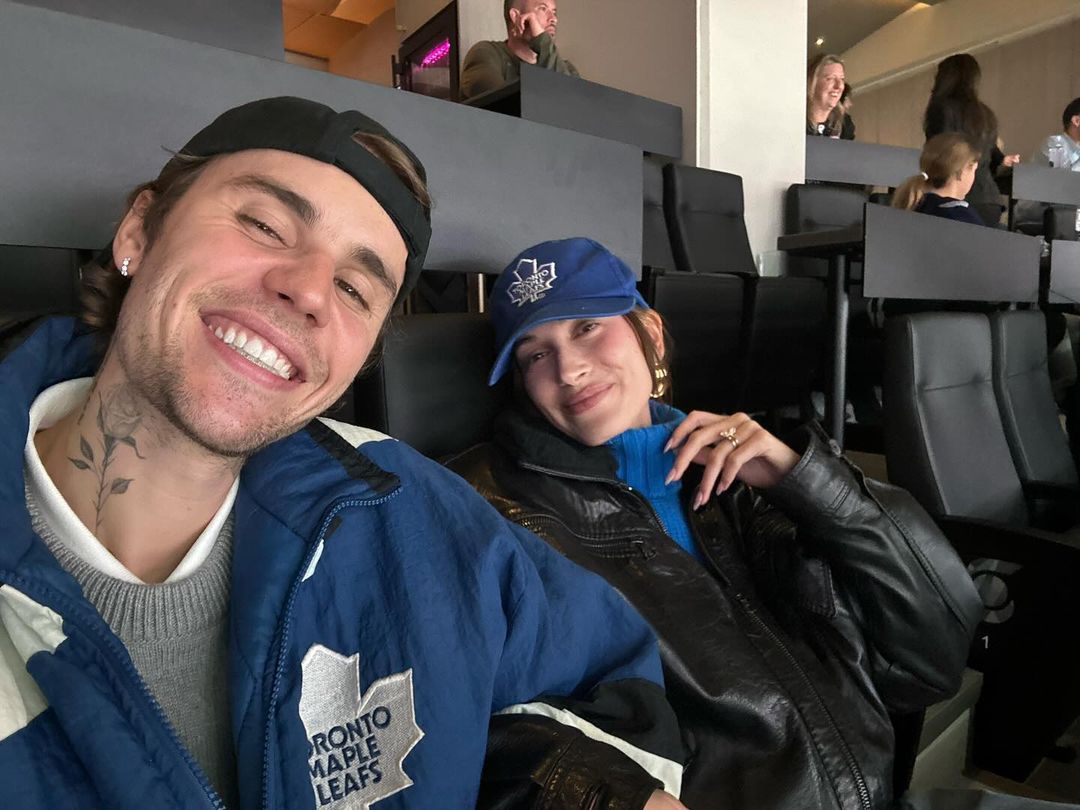 The couple enjoyed a hockey game together