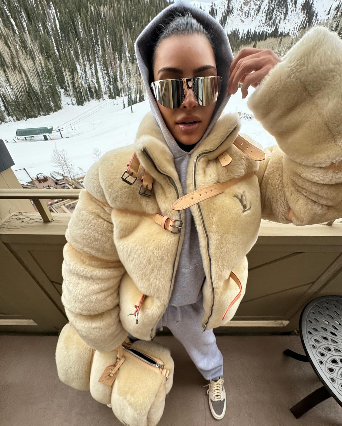 The Hulu personality flaunted a wool jacket as well as a matching bag while vacationing in Utah