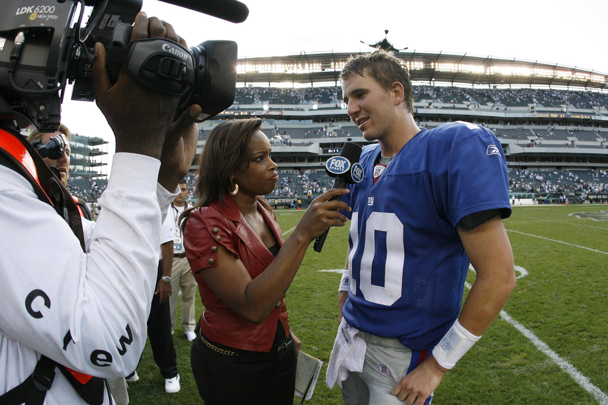 Fox Sports' Pam Oliver interviews the Giants' Eli Manning after his team beat the Eagles on Sept. 17, 2006. 