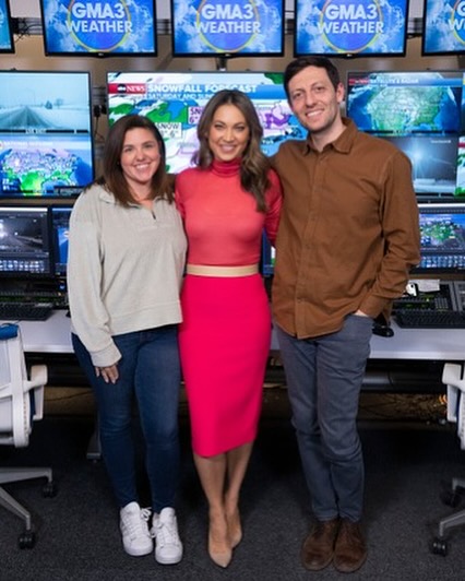 Ginger Zee wore a pink dress in a behind-the-scenes photo