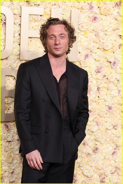 The Bear’s Jeremy Allen White at the Golden Globes 2024