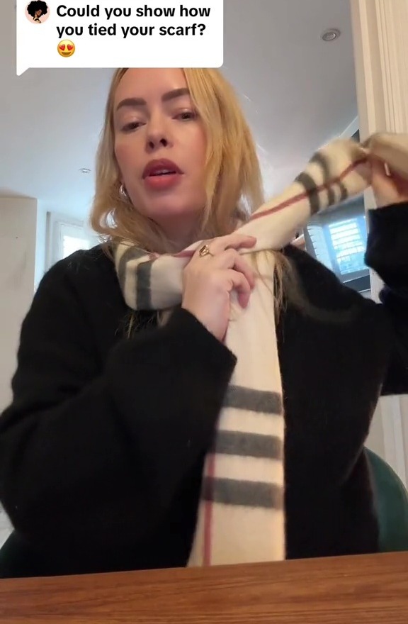 Someone then asked Tanya how she'd tied the scarf, and she obliged by sharing a tutorial