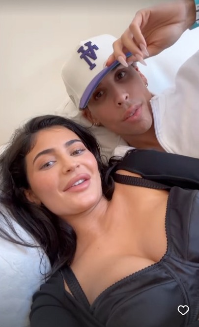 The Hulu star's makeup artist, Ariel Tejada's now-deleted selfie was recently posted on a Kardashian-themed Reddit forum