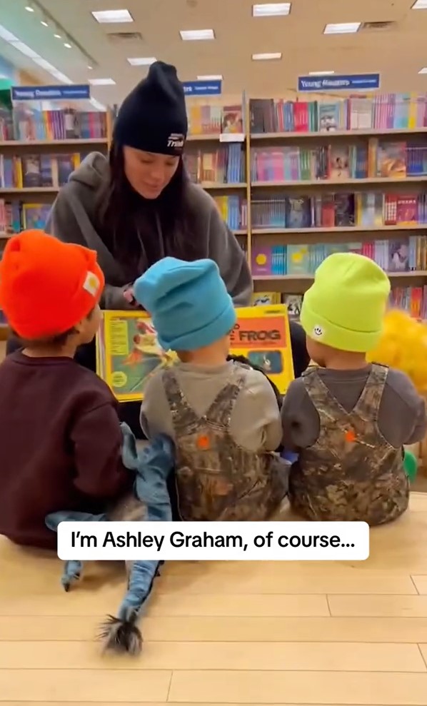 Ashley read to her three children during the TikTok video