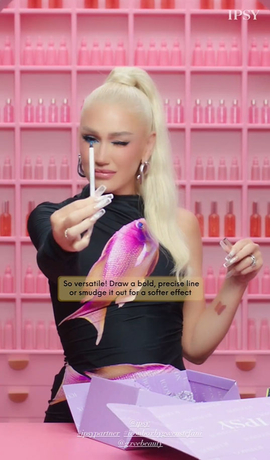 Gwen's latest video showed her introducing the items available in the new box as she stunned in a skintight outfit