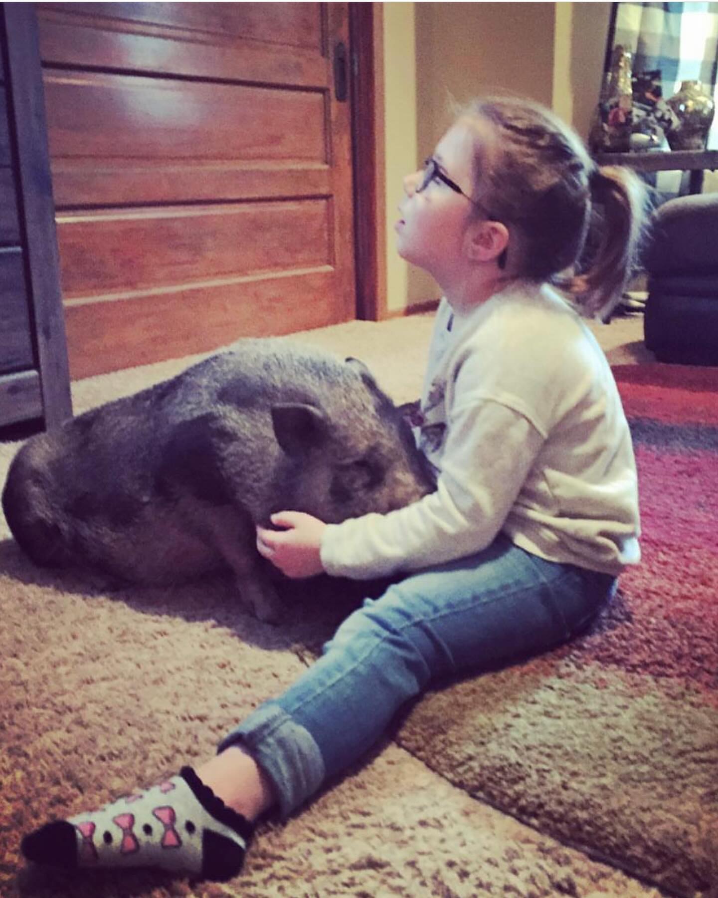 The MTV alum included pics of a young Aubree with Pete and the pig relaxing on its side