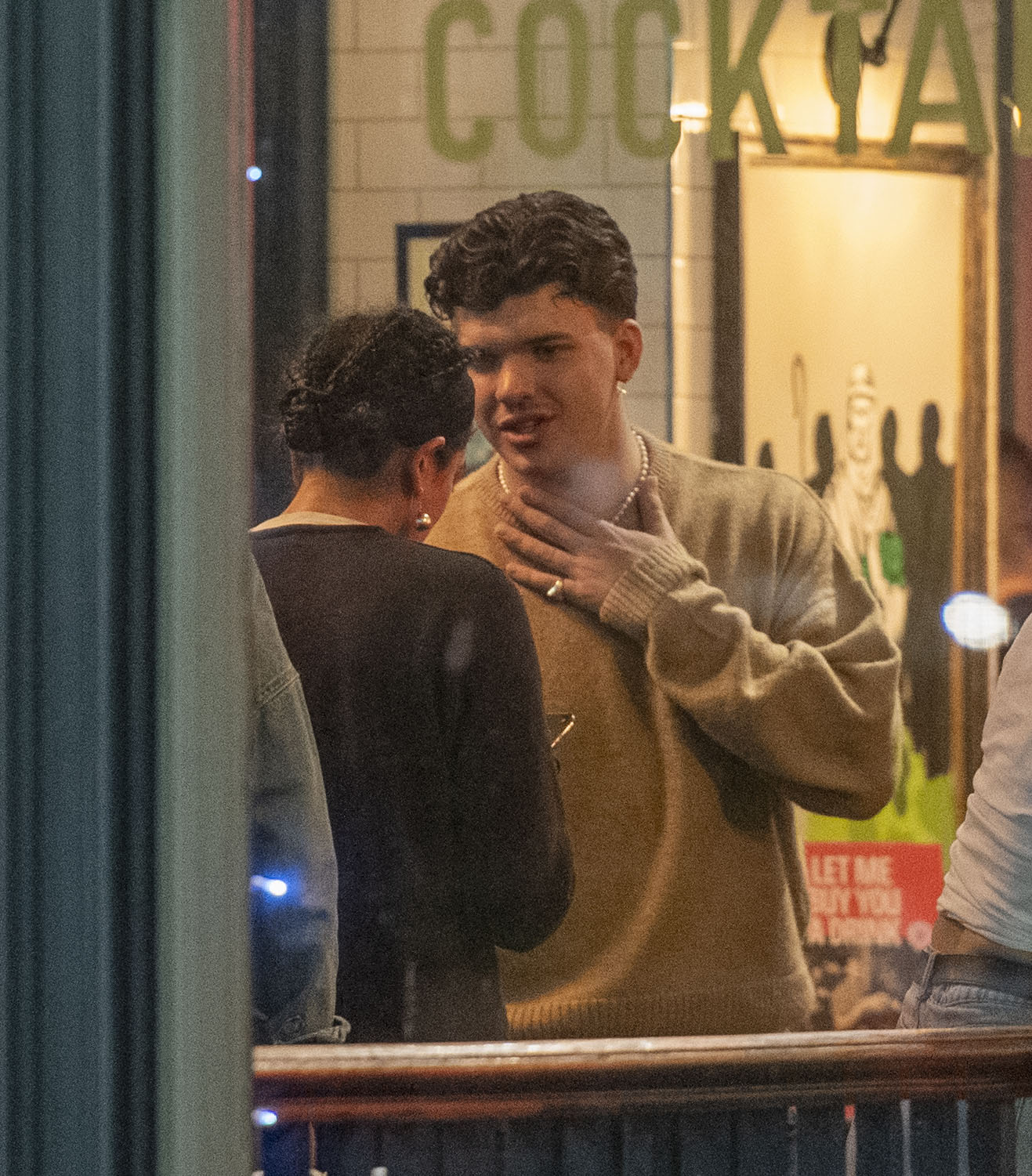 Harry was seen having a heart-to-heart in the London pub before heading to Chelsea