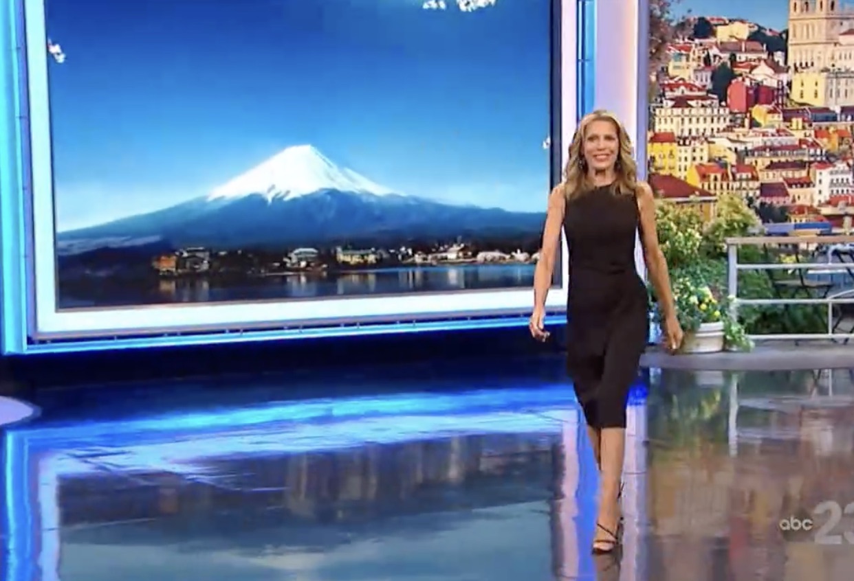 It wasn't lost on fans that the video mirrored Vanna White's walk to the puzzle board