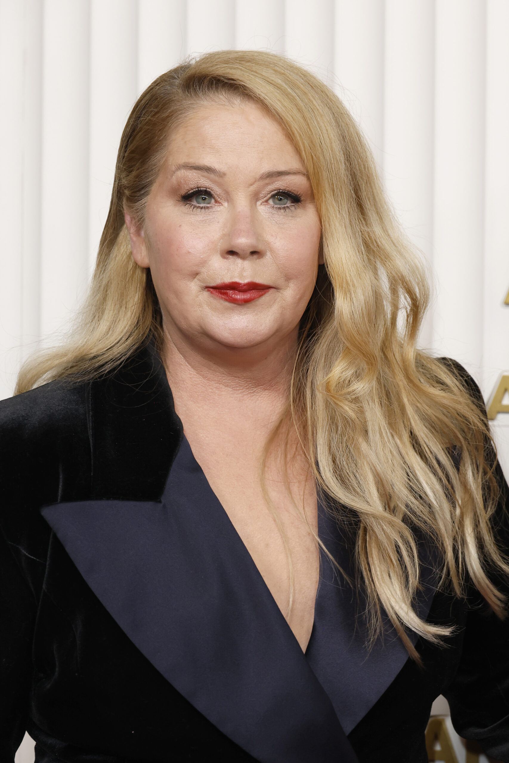 christina-applegate-fights-back-tears-and-jokes-you-re-totally-shaming