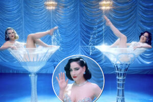 Dita Von Teese says Taylor Swift is the 'best experience' she's had teaching burlesque to an artist