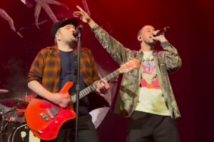 Fall Out Boy Perform 'Dance, Dance' With Mike Shinoda