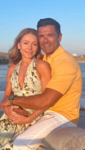 Kelly Ripa has shared a stunning new video from her and husband Mark Consuelos' vacation