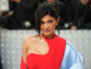 Kylie Jenner fans gasped at the star's appearance after they saw a strange detail in photos of her at an awards ceremony