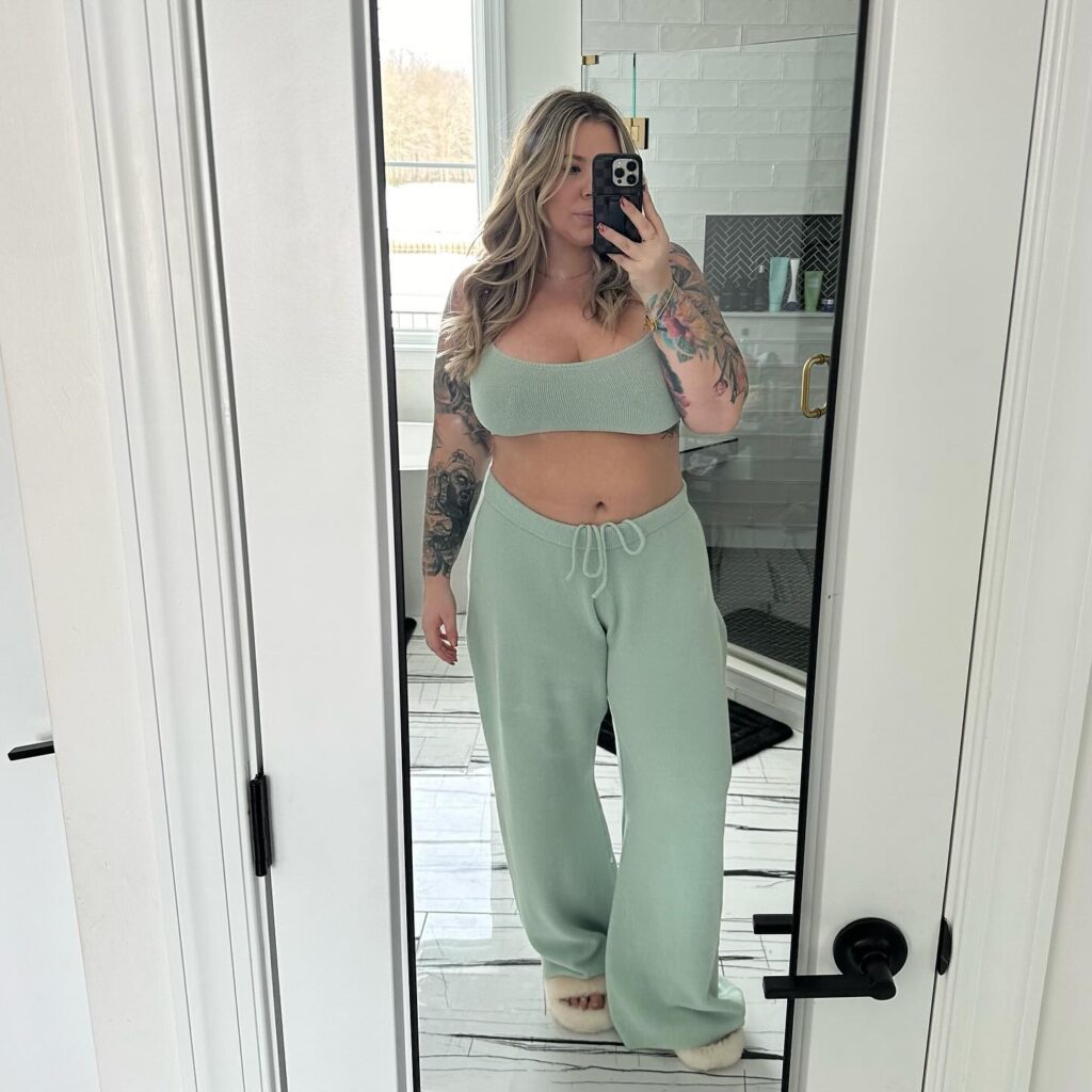 Kailyn Lowry has shown off her post-baby body in a cozy bra and matching pants