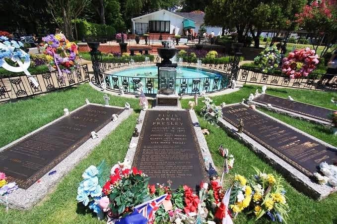 Elvis Presley resting place in Graceland
