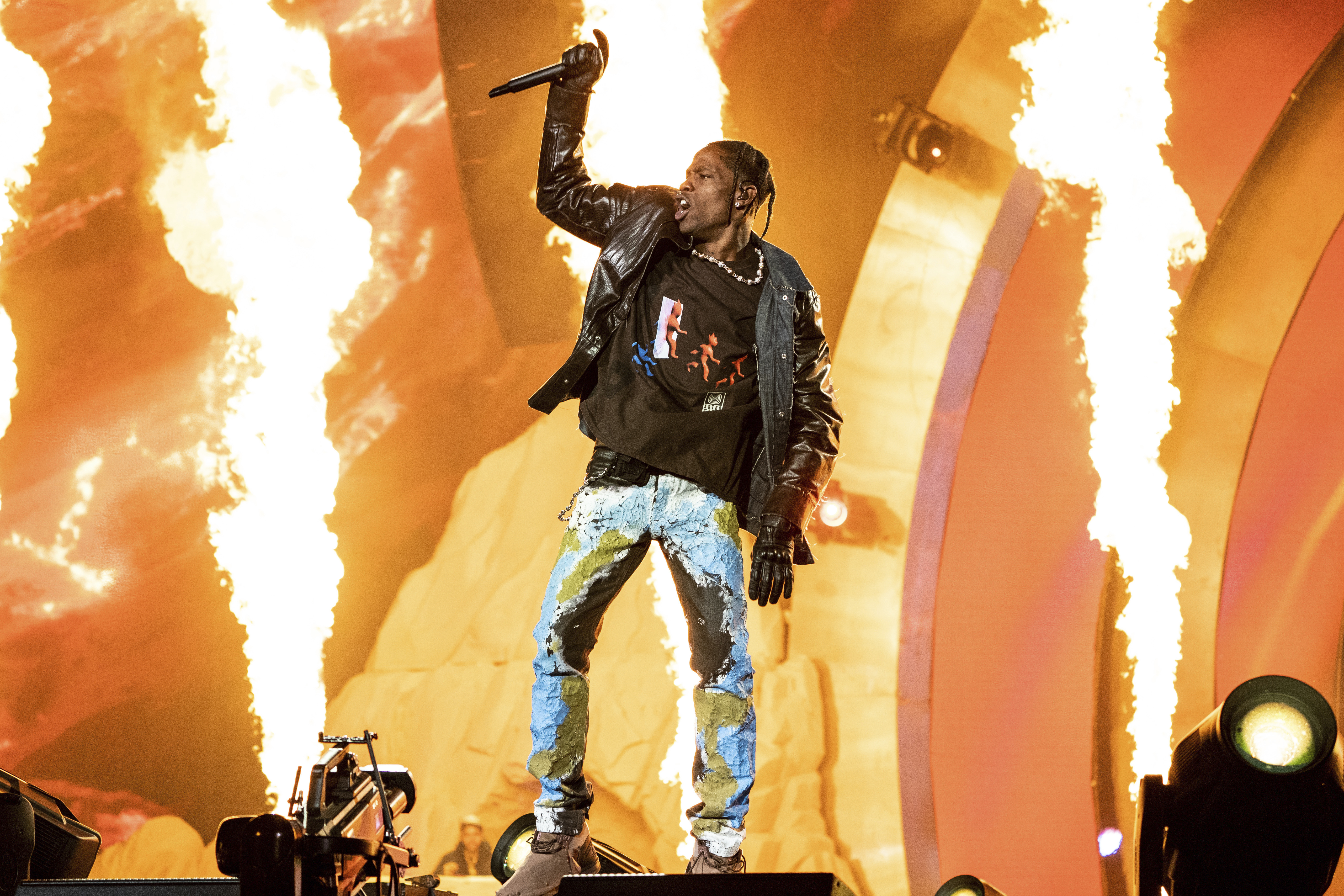 Travis Scott brought Ye on stage at his Orlando performance