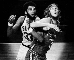 Trail Blazers center Bill Walton attempts to block out Bucks center Kareem Abdul-Jabbar during a basketball game.