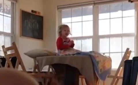 Fans noticed that her daughter Evelyn seemed to be napping on the kitchen table