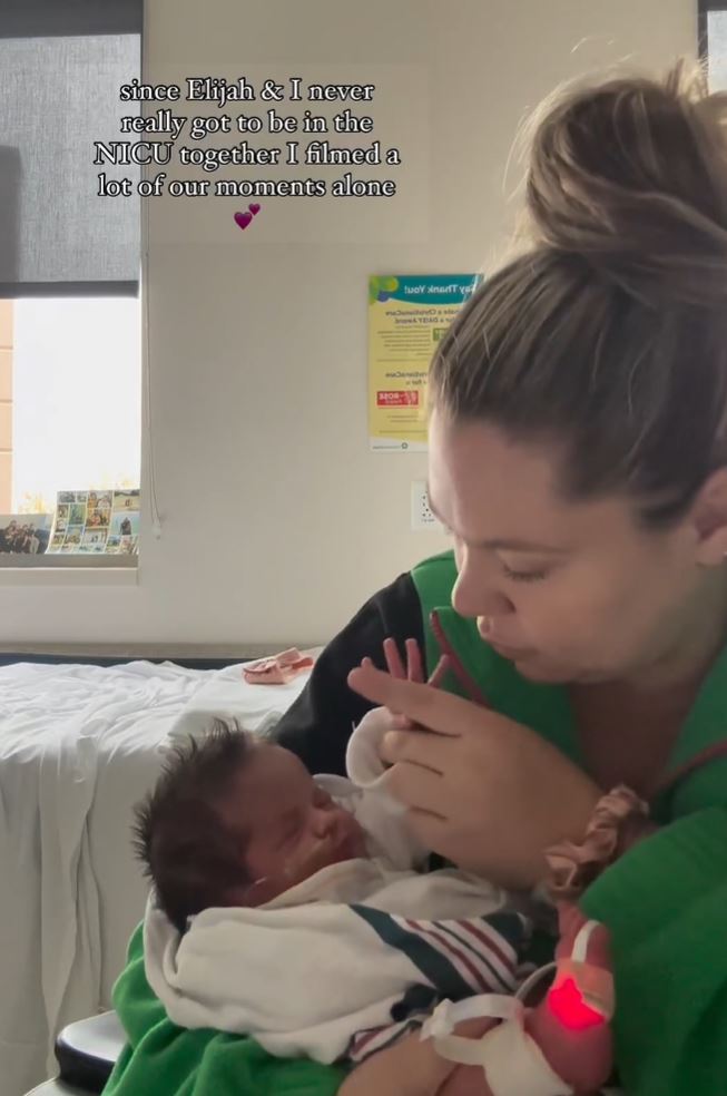 Kailyn cradled her twin girl in her arms in a new video