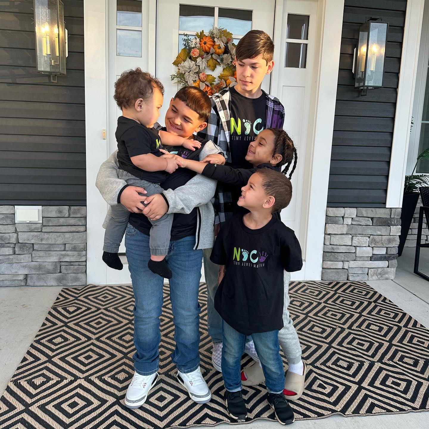 Kailyn Lowry shared a ground photo of her five kids