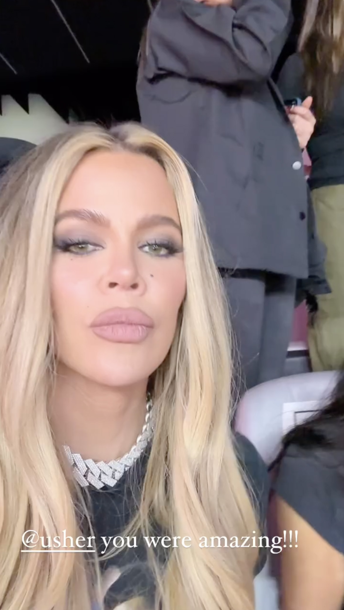 Khloe showed off her long blondish hair and her puffy lips at the camera