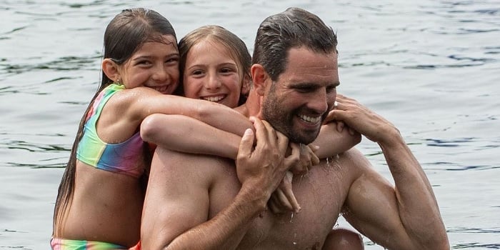 Scott McGillivray and his daughters